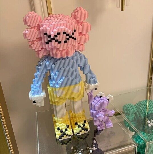Конструктор 3д Bearbrick, фигурка Kaws, 4950 дет. 7139